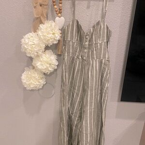Madewell sleeveless wide leg jump suit
Great condition